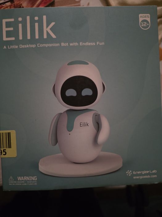 Eilik интерактивен робот