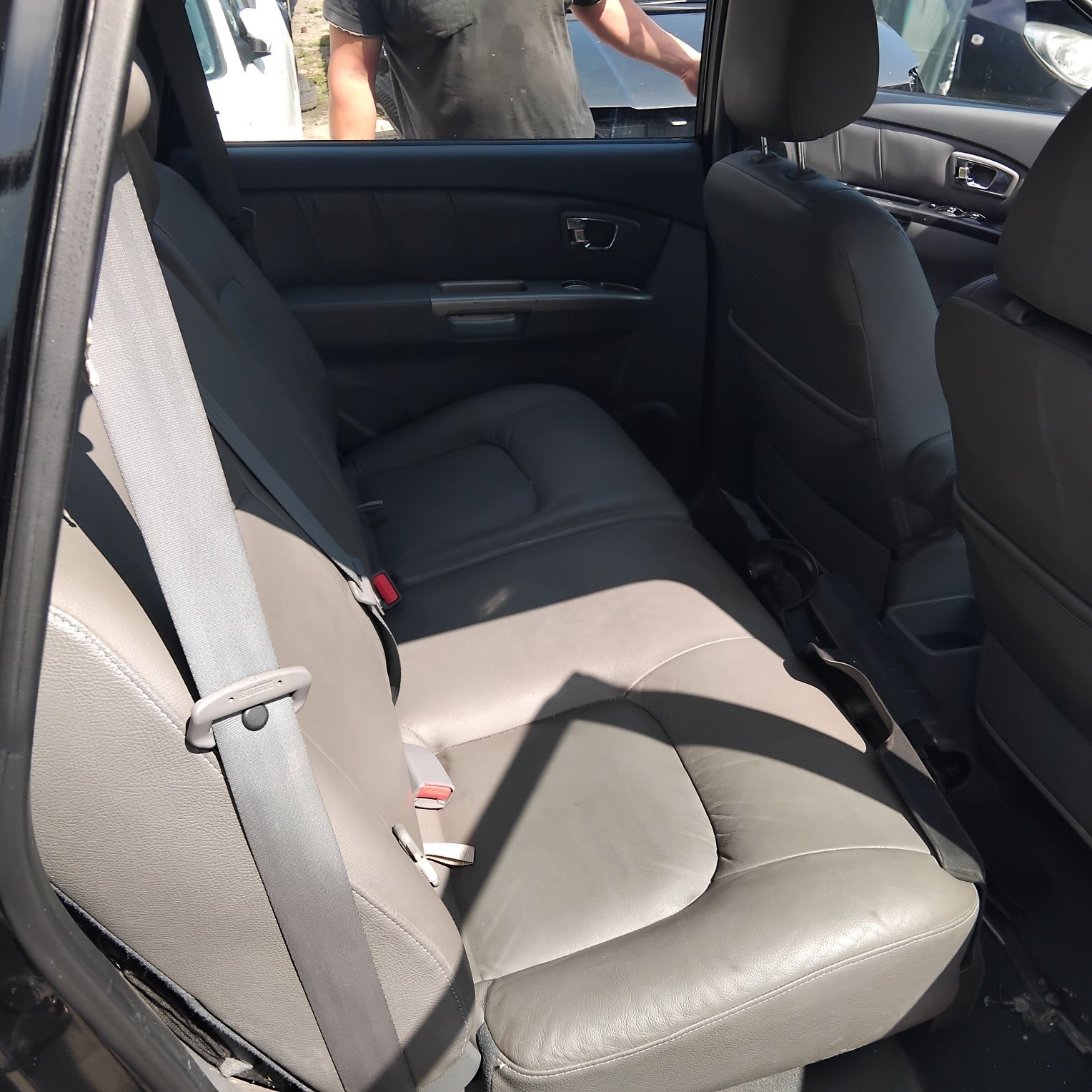Kia Carens II 2.0crdi 113 к.с. на части
