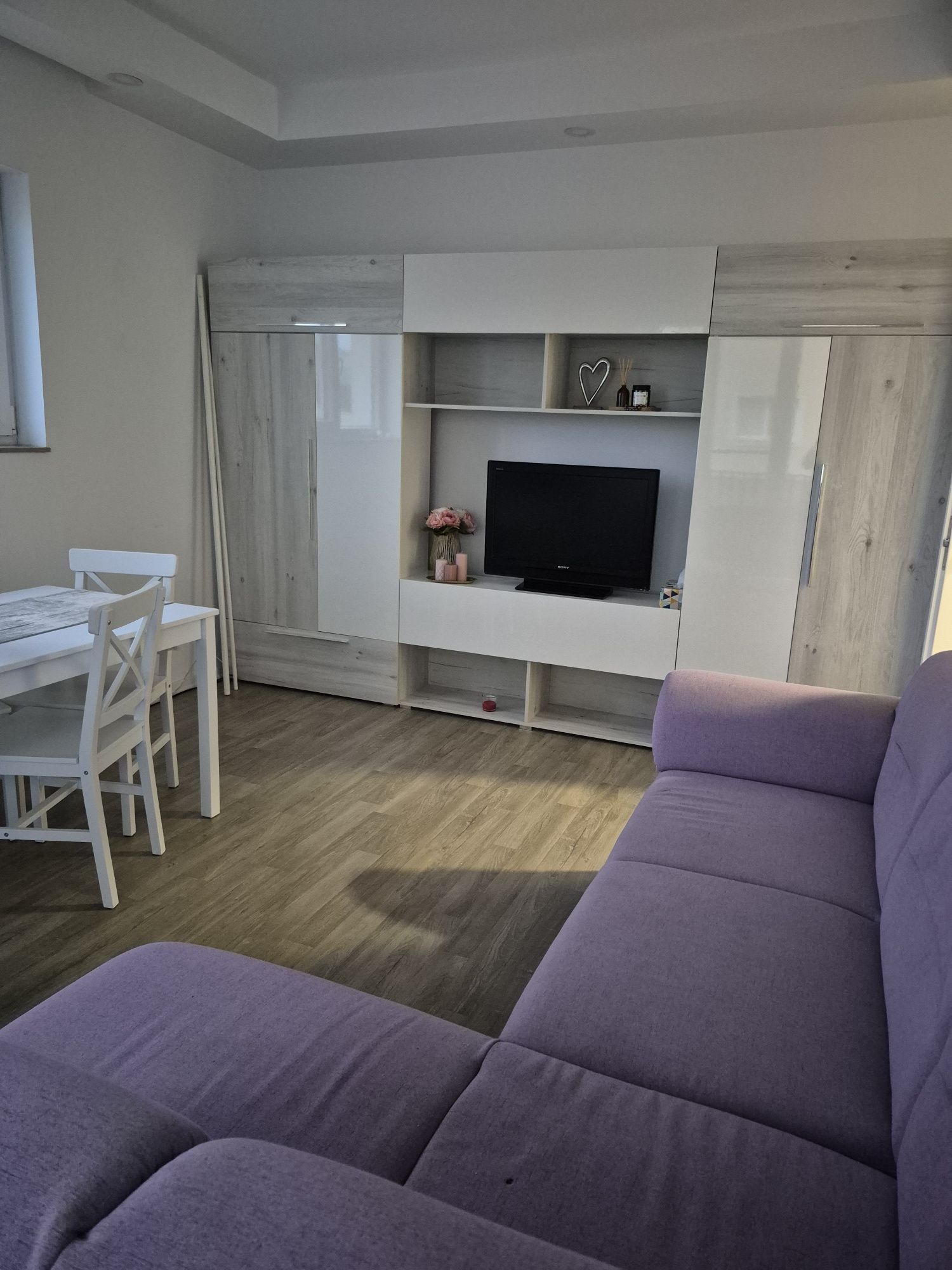 Inchiriez in regim hotelier apartament 2 camere Cosmopolis