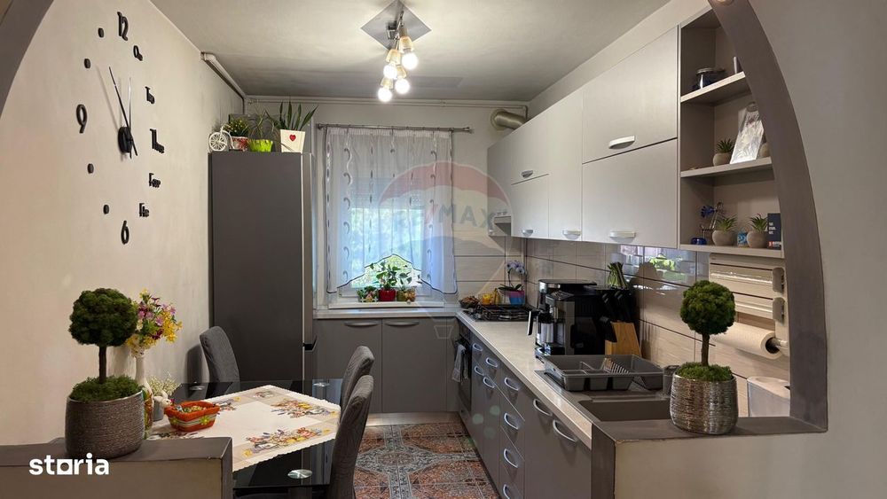 Apartament 3 camere decomandat, în Vitrometan