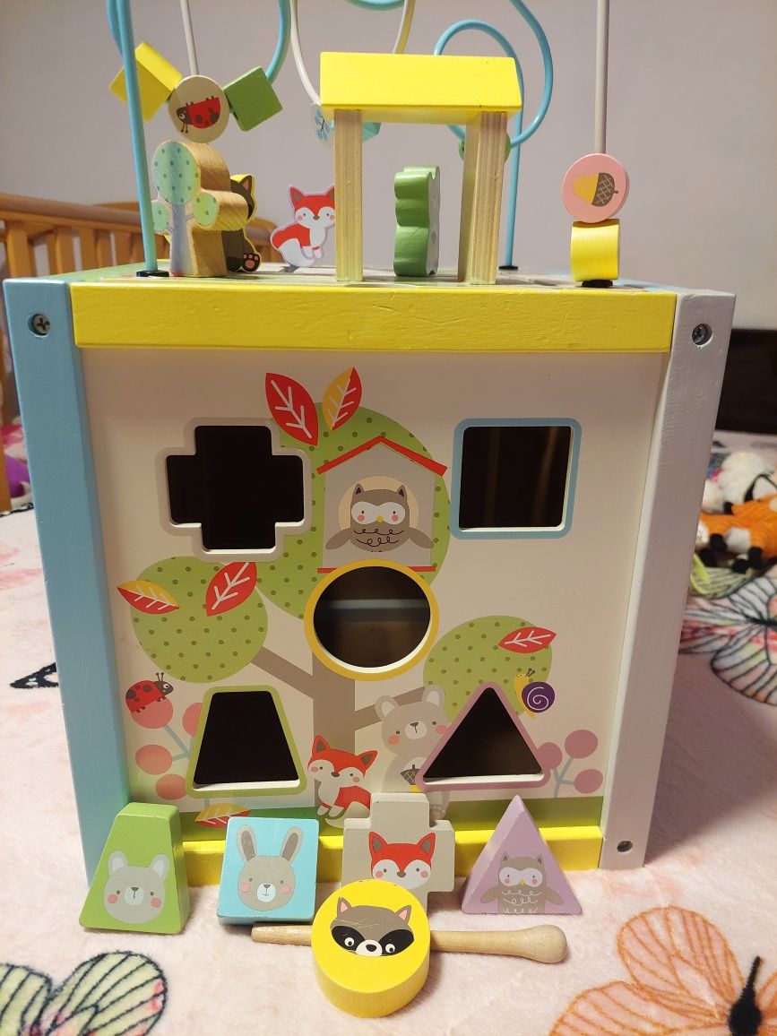 Vând cub activități varianta mare 30/30 cm ofer cadou cuburi moi bebe.