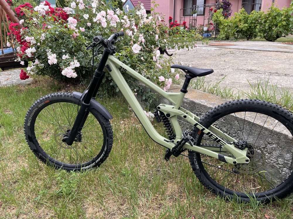 Bicicleta Downhill Cube Two15 Race 27.5 (2024)