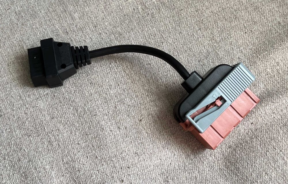 Adaptor diagnosticare BMW 20 pini la OBD2 16 pini – cablu nou