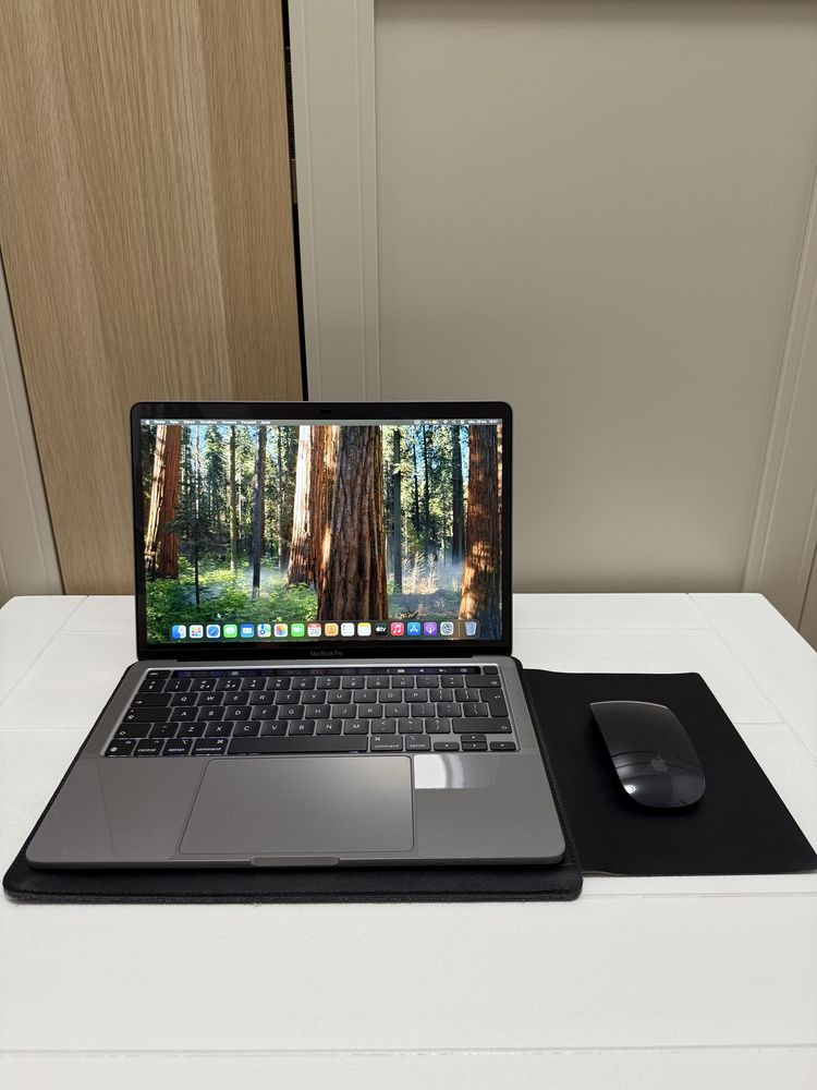 MacBook Pro 13 Space Gray – M1 - Stare impecabilă