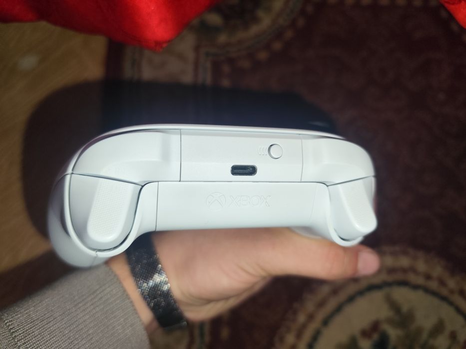 Vand Xbox series s 512GB - ca nou + cutie - garanție usor negociabil