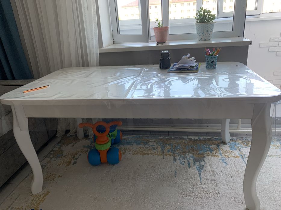 Стол обеденный и 6 стульев