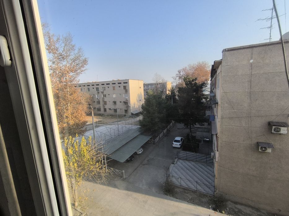 Продается квартира в центре города Янгиюля (Персидский).