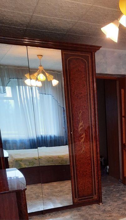 Продам платяной шкаф.