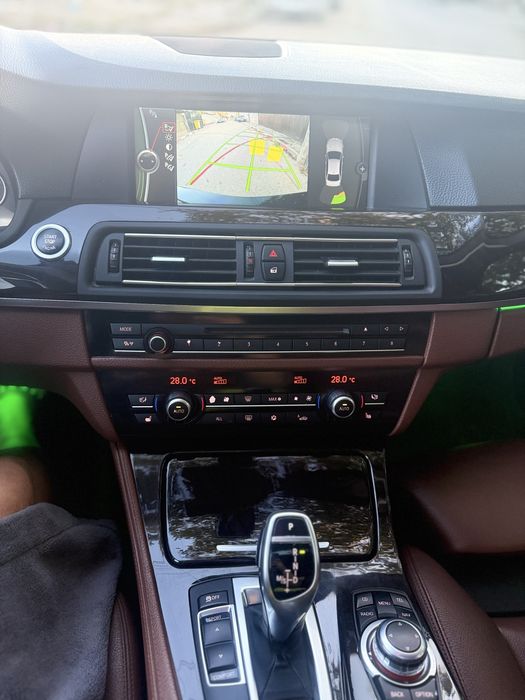 Vand  sau schimb bmw f 10 anul 2010 520 diesel