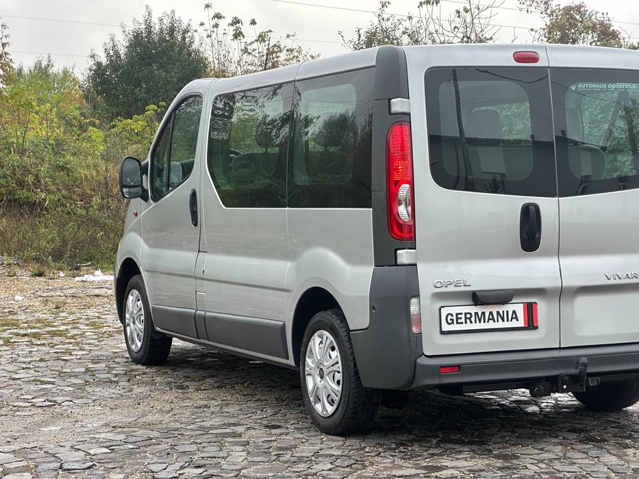 Opel Vivaro*autoturism 8+1 locuri*navigatie*2.0 diesel*aer conditionat