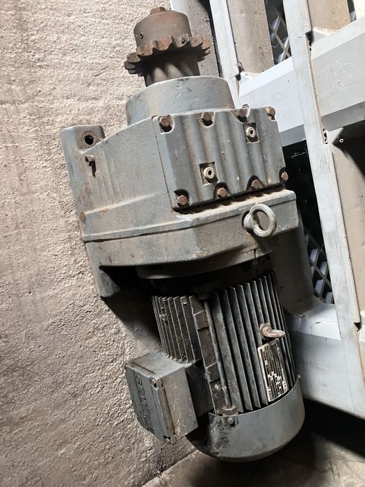 Motor cu reductor