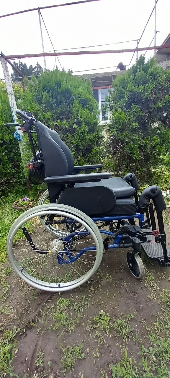 Специализирана инвалидна количка