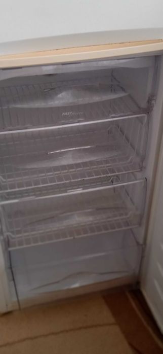 Продавам хладилник веко  ноуфрост