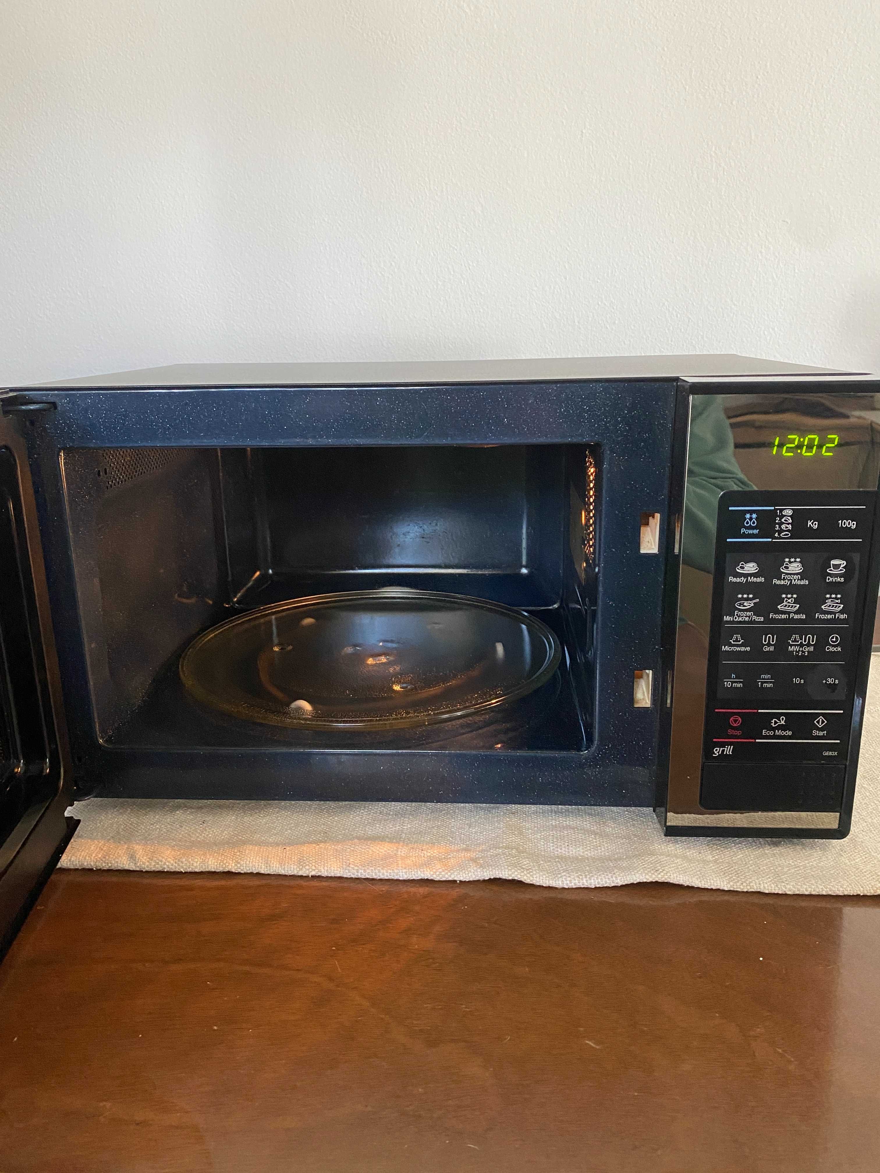Микровълнова фурна Samsung GE83X, 23 л, 800 W, Дигитална, Функция грил