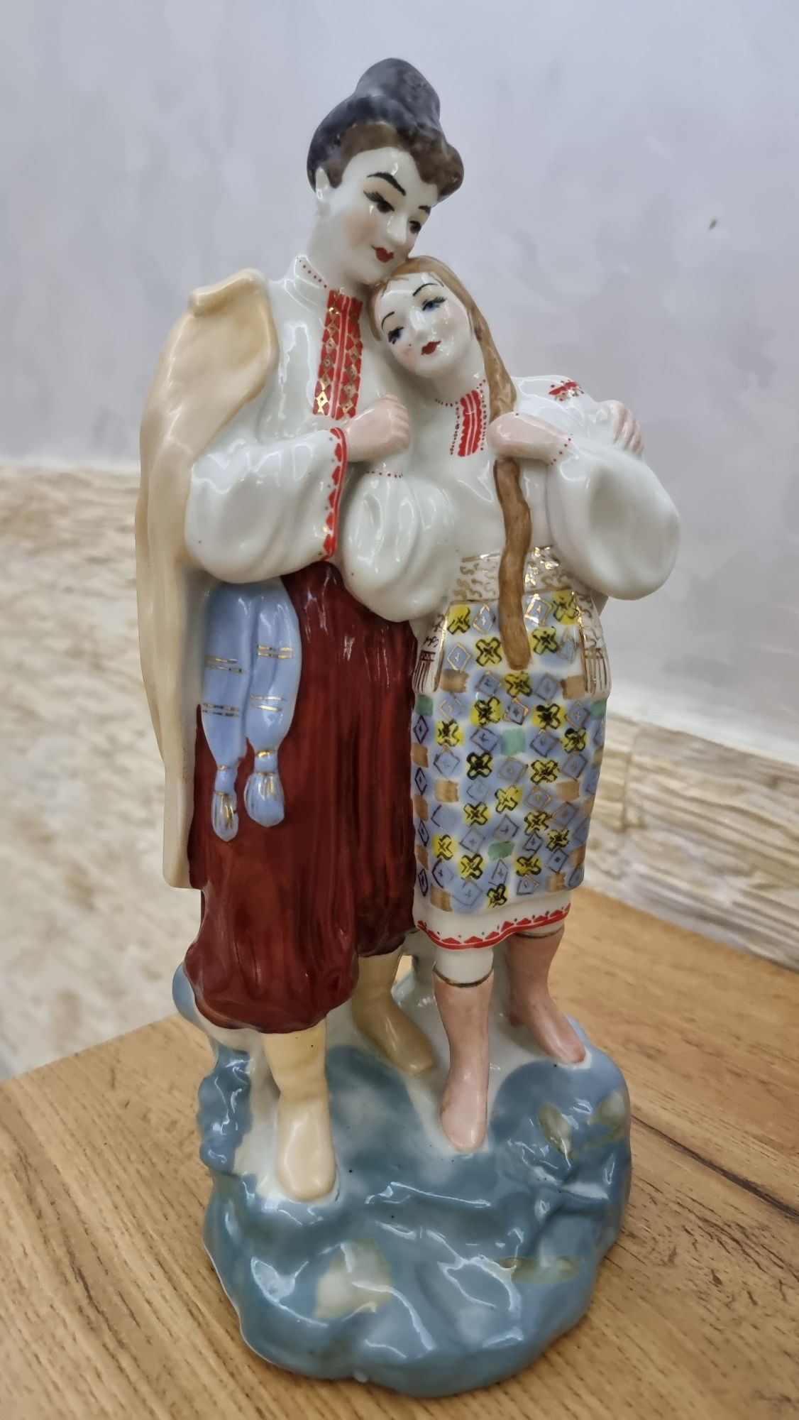 Статуэтка фарфоровая.