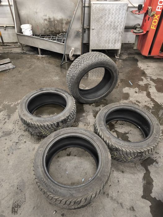 3бр. +1бр лепена(бонус) зимни гуми 8мм грайфер 245/45/17 DOT 23  KUMHO