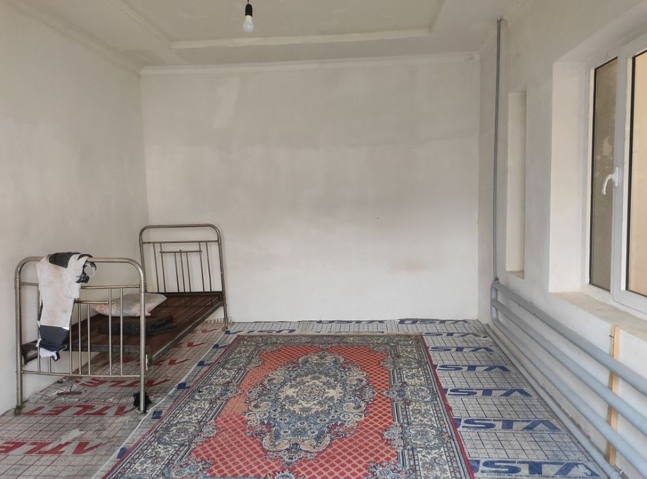 Зангиотада  яшаш учун арзон нархда, срочно уй-жой ижарага берилади. .