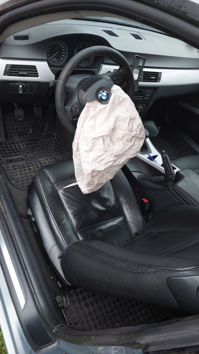 Vând bmw e92 320d 177 avariat
