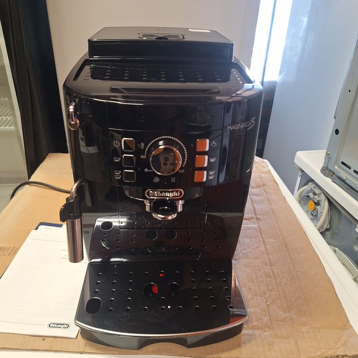 Кафе машина Делонги Magnifica S - нова