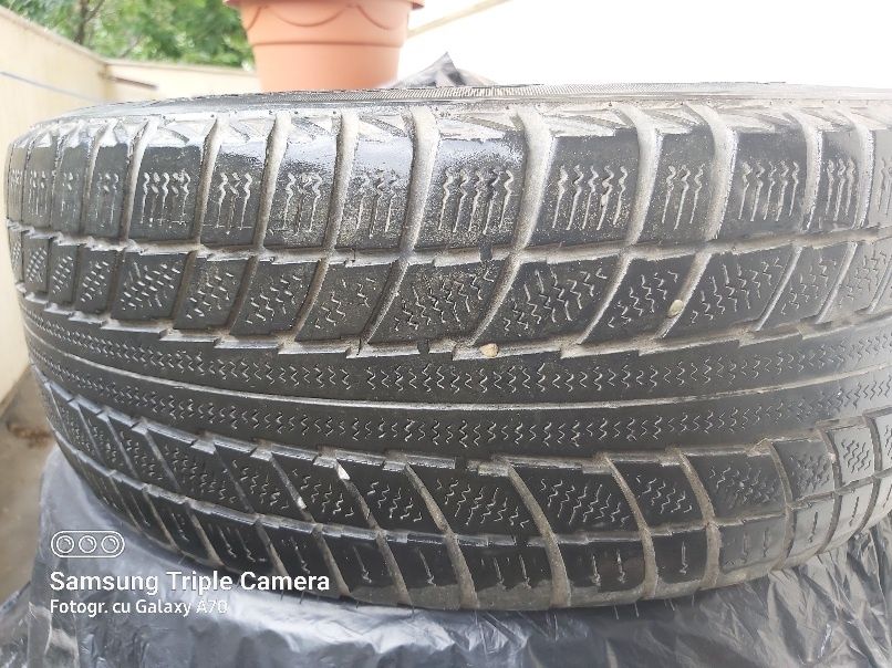 Cauciucuri de iarna montate pe jenti metalice