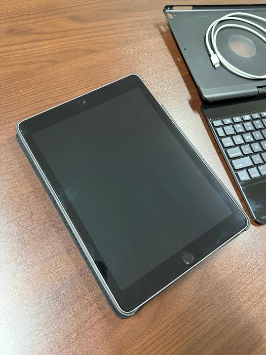 Tableta iPad 6th generation 2018 32GB model MR7F2HC/A negru