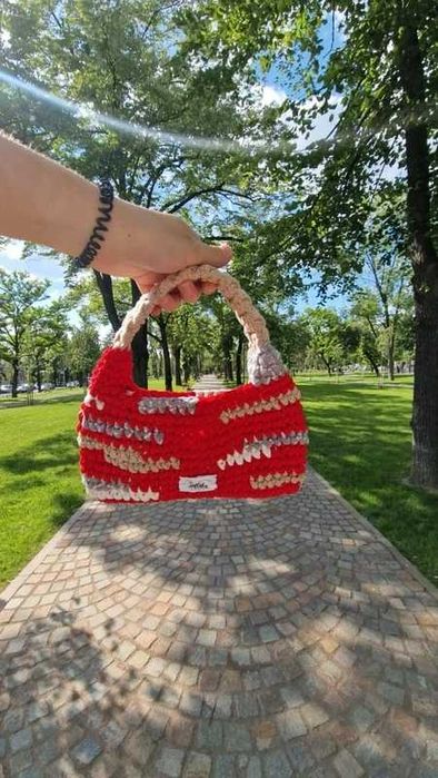 Geantă croșetată unică