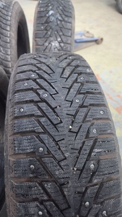 Шины б/у , две пары новые, две пары сезон прошли. Вообщем-то 4 балона