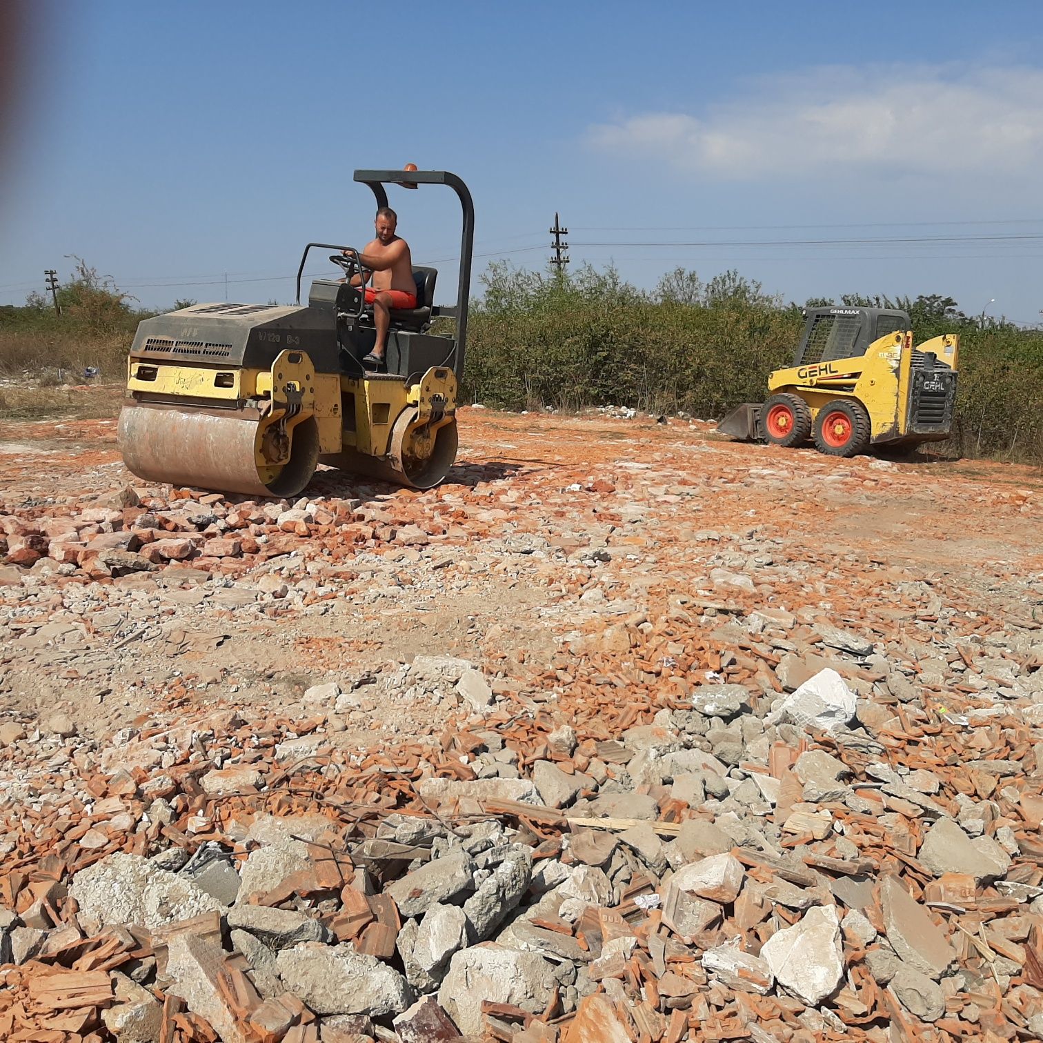 Miniexcavator si bobcat