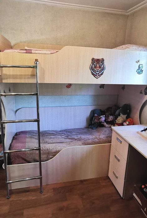 Детская двухъярусная кровать