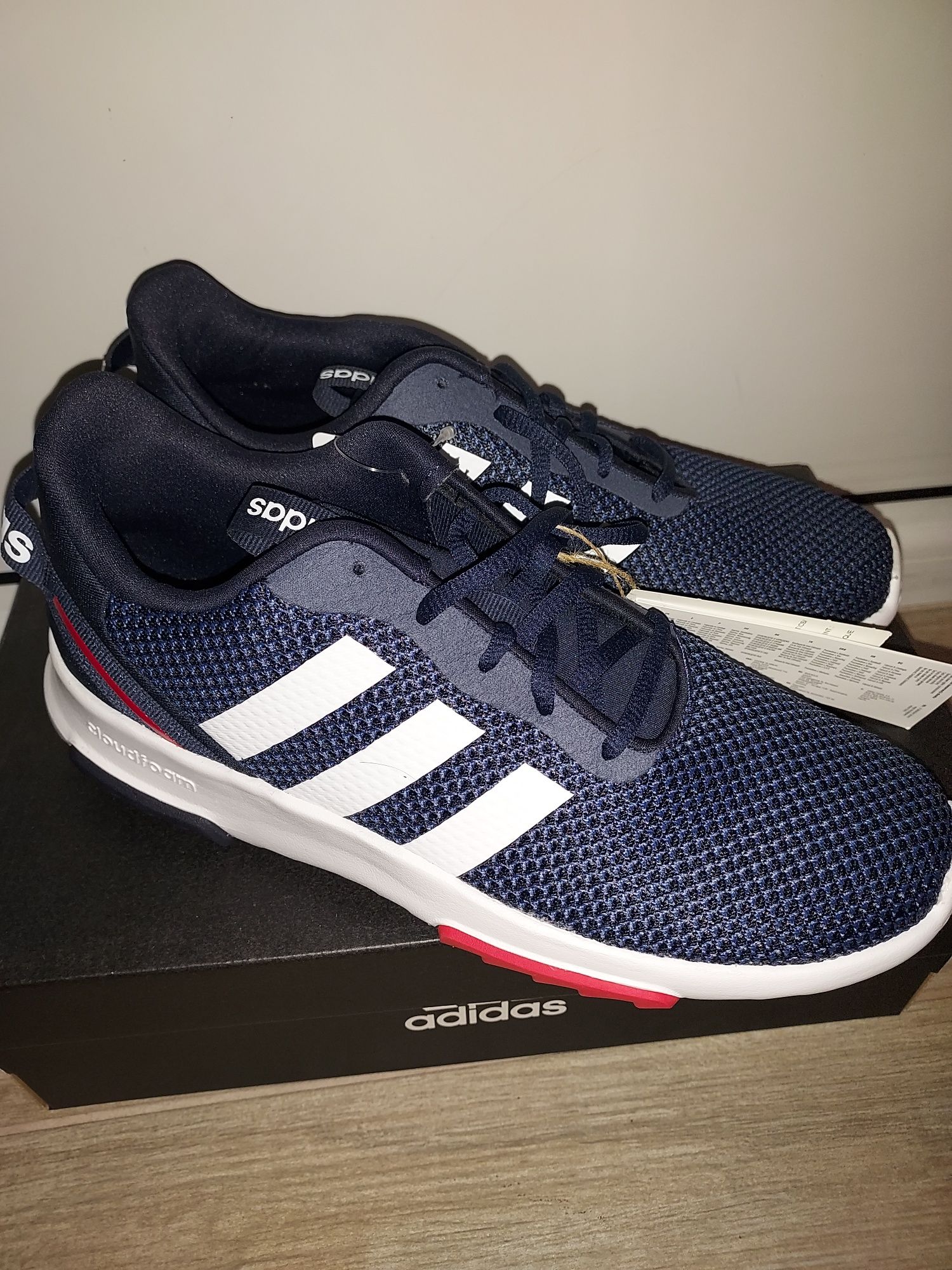 Adidasi Adidas albastri NOI