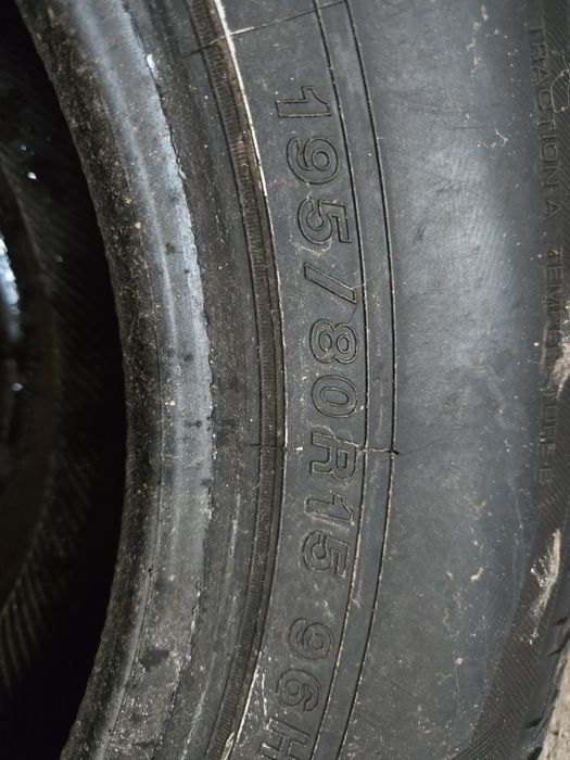 Vând 4 anvelope 195/80 R15