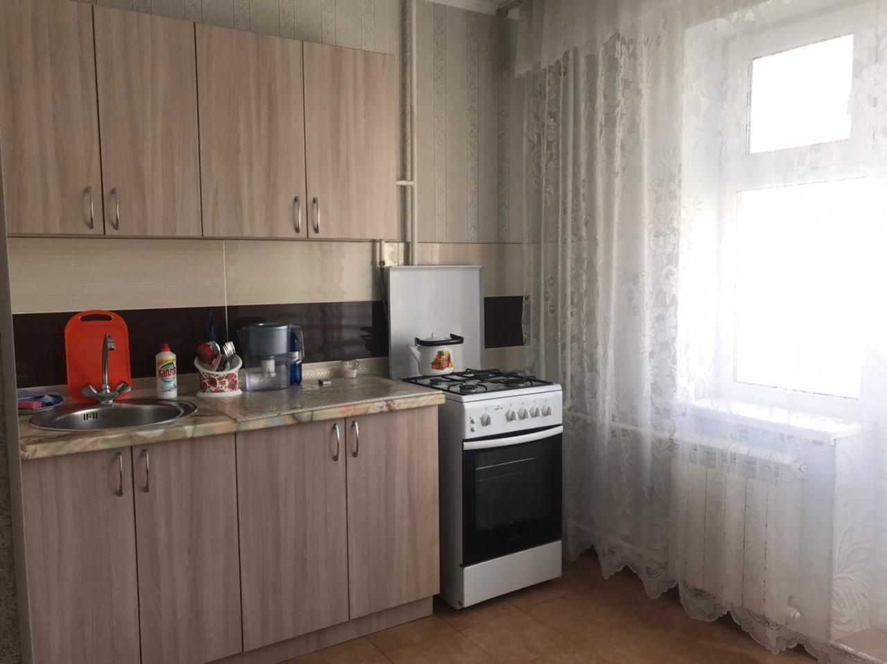 сдам 1 комн.квартиру 1-2 девушкам.р-н Космос,уютная,длительный срок