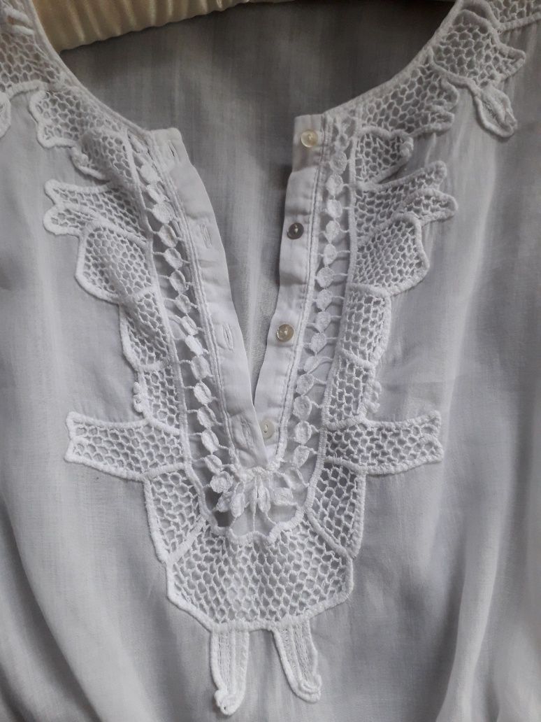 Bluza Zara cu broderie si volane