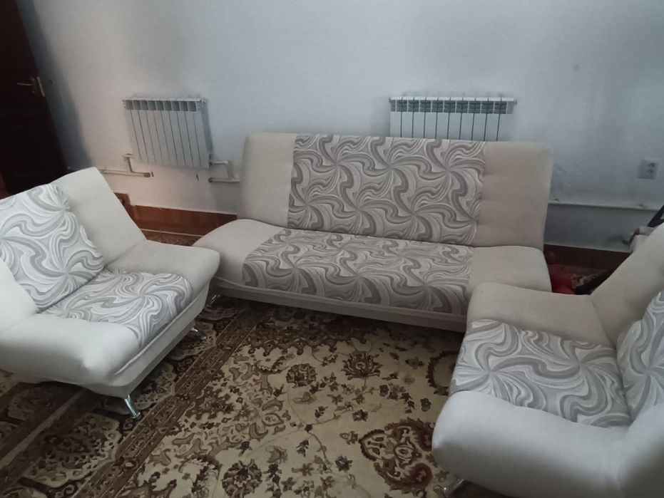 Продам мягкую мебель в комплекте: диван, 2кресла