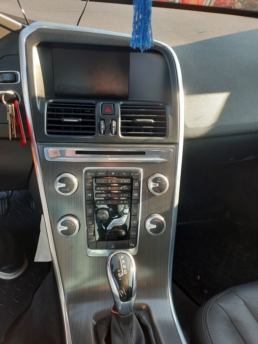 Vând Volvo xc60 2015