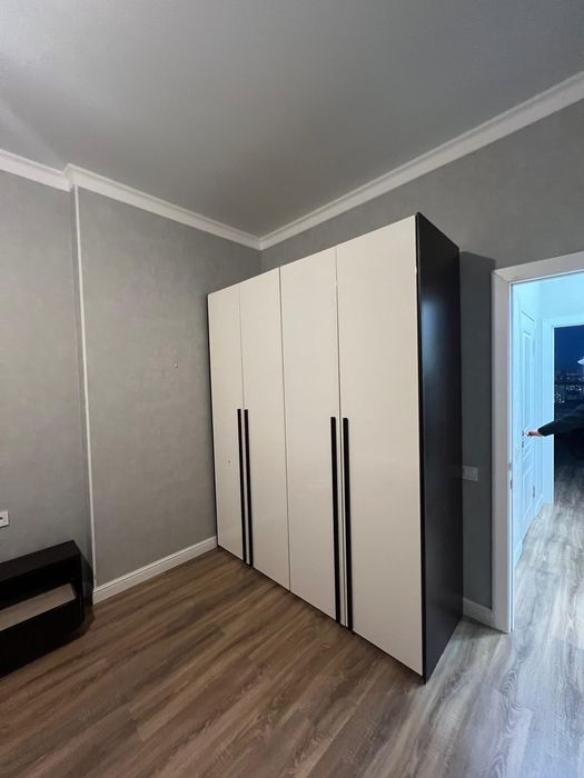 Продам шкаф белый глянцевый