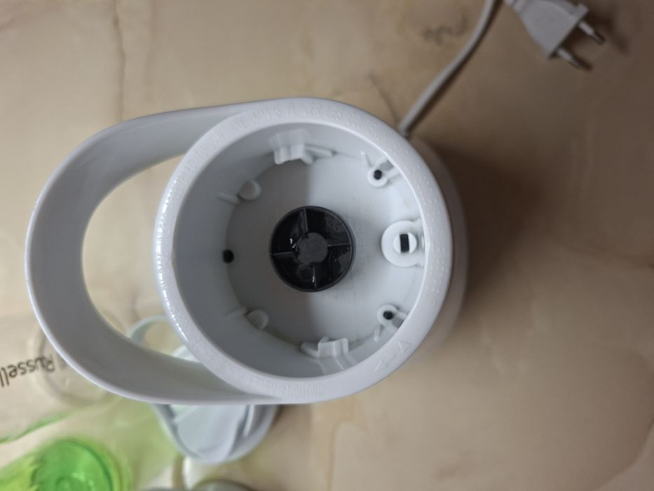 Mixer Mix&Go, Russell Hobbs.
Nou.
Perfect pentru smoothies, shakes din