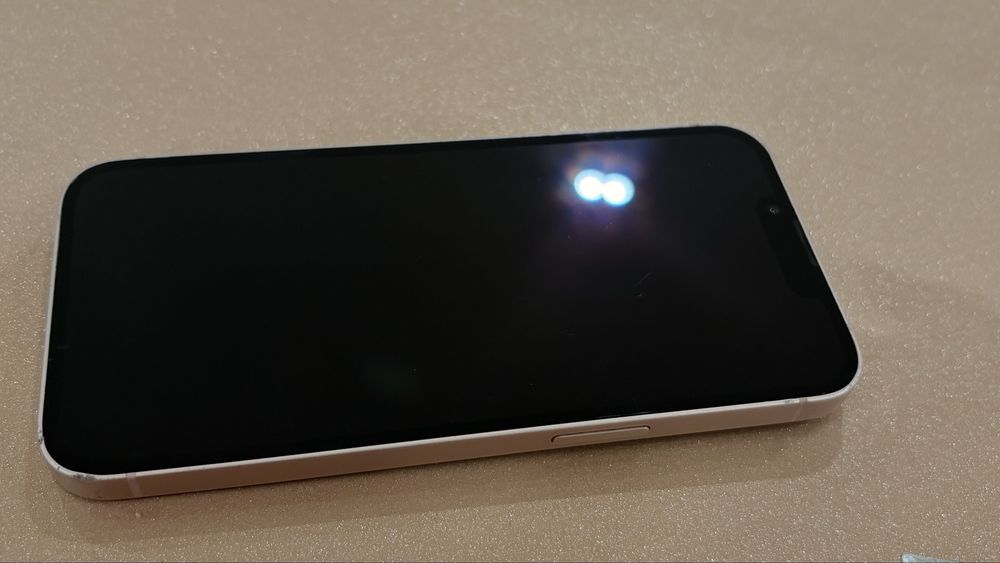 iPhone 13 розовый