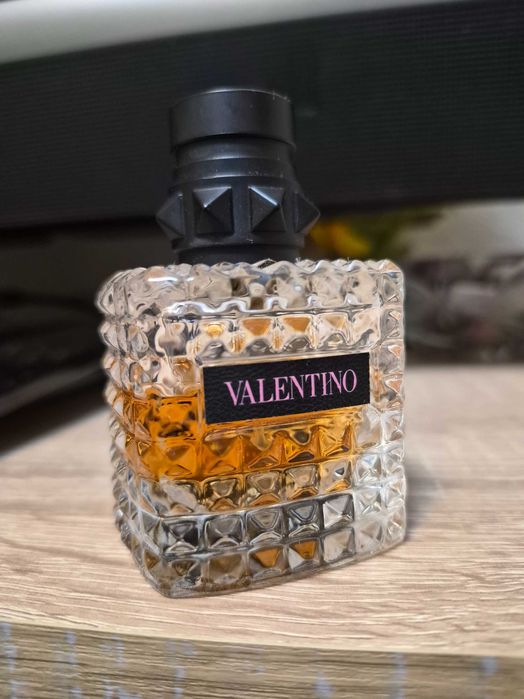 Valentino donna born in roma