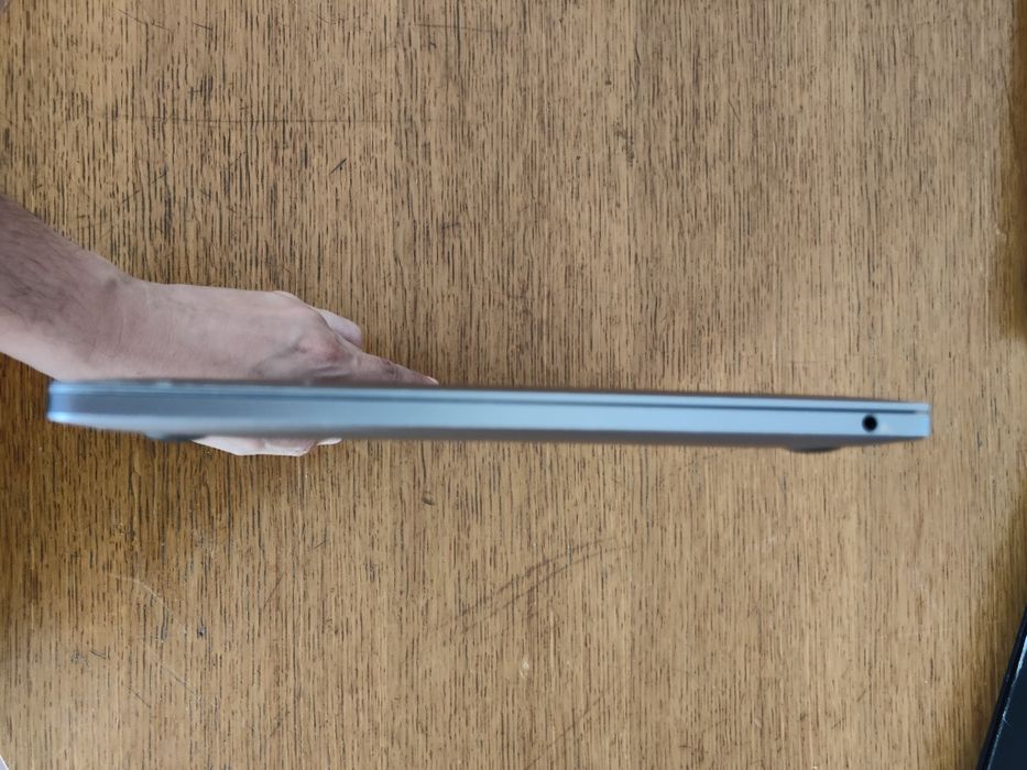 Macbook pro 13 2020 i5, 8gb ram, 256gb cu probleme la ecran