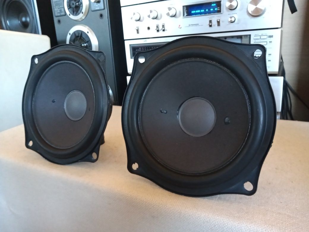 Set Difuzoare Mid/Bass Grundig. 4 ohms,25 watts,20,5 cm. Impecabile.