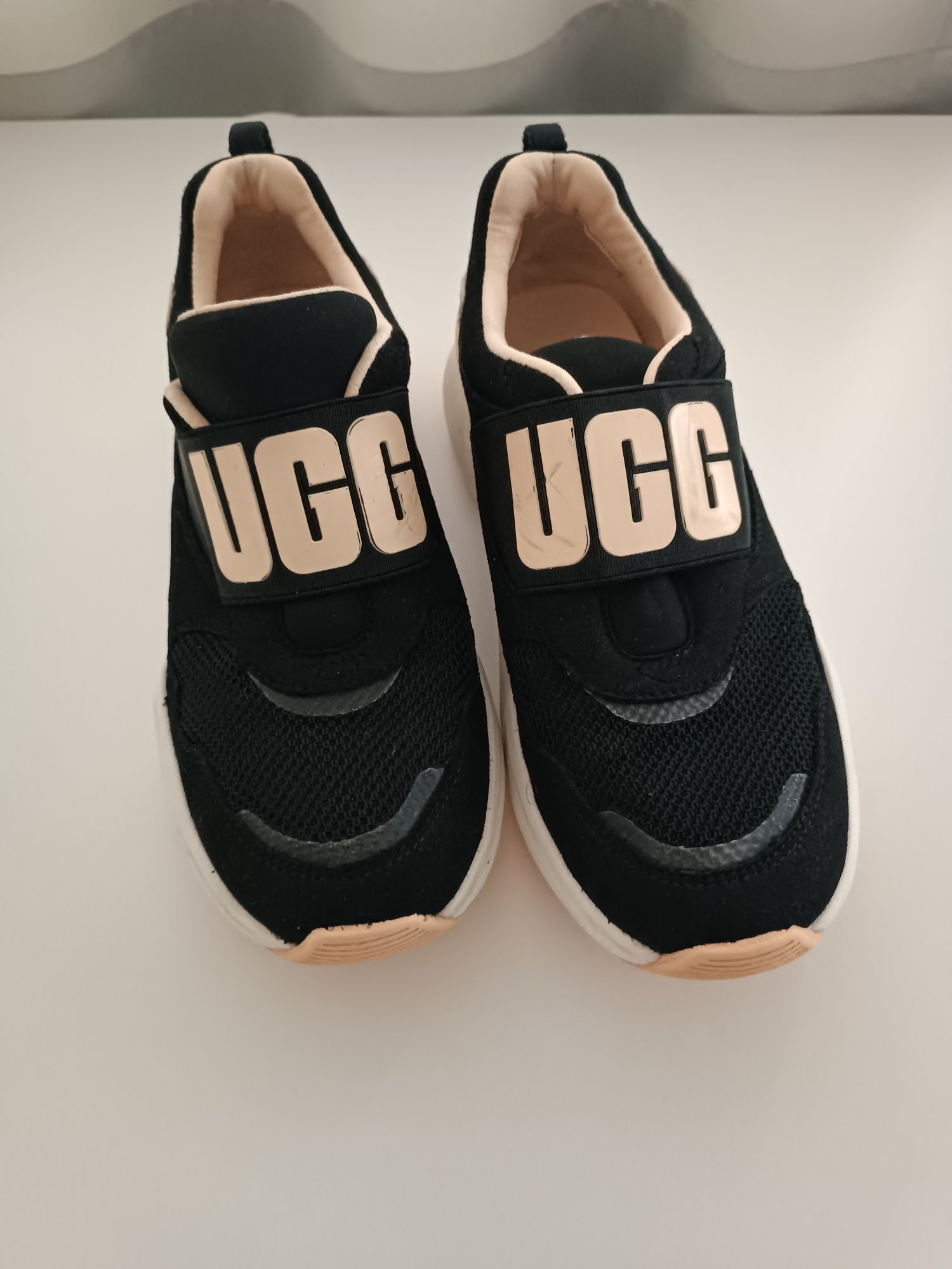 Маратонки UGG номер 36