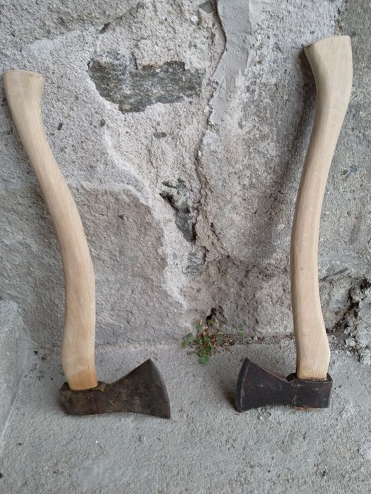 Продавам две малки антикварни Френски брадви 19-ти век