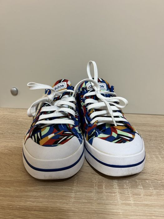 Дамски цветни кецове Adidas