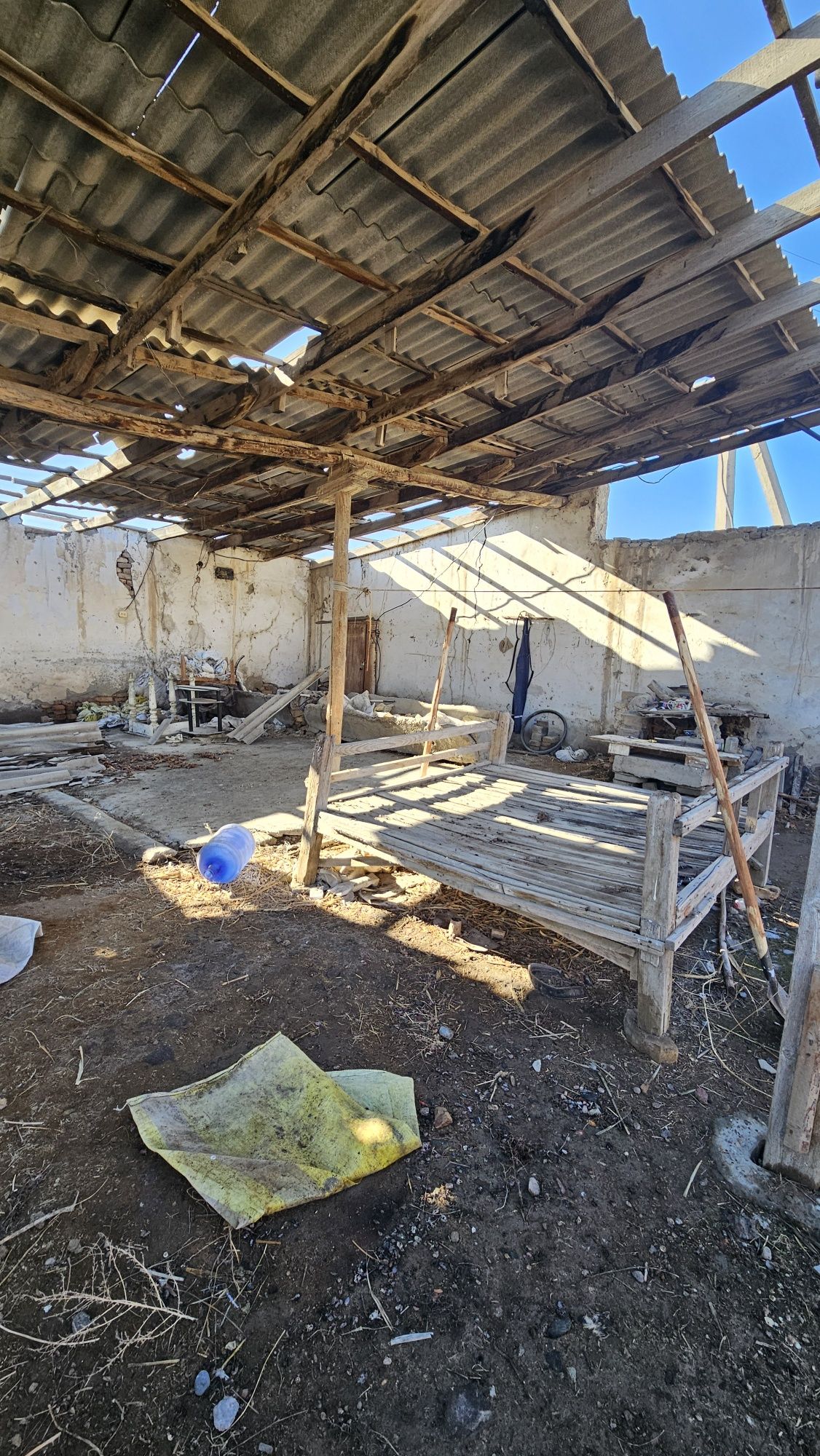 Buxoro viloyati Buxoro tumani Tutuxushda tovuqxona