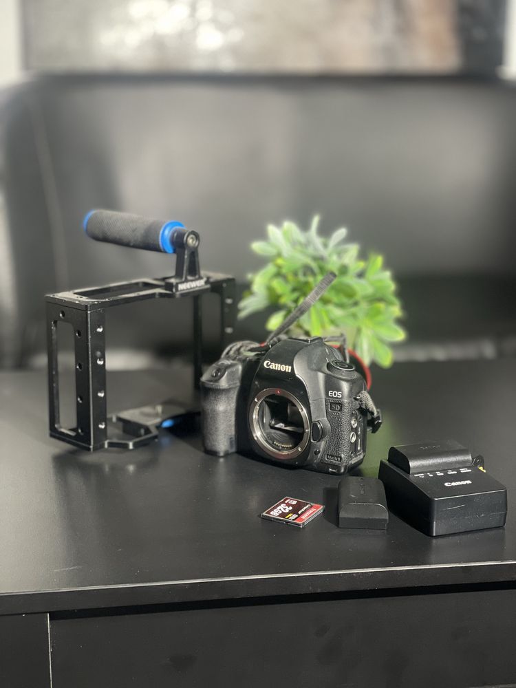 Canon 5D mark II body