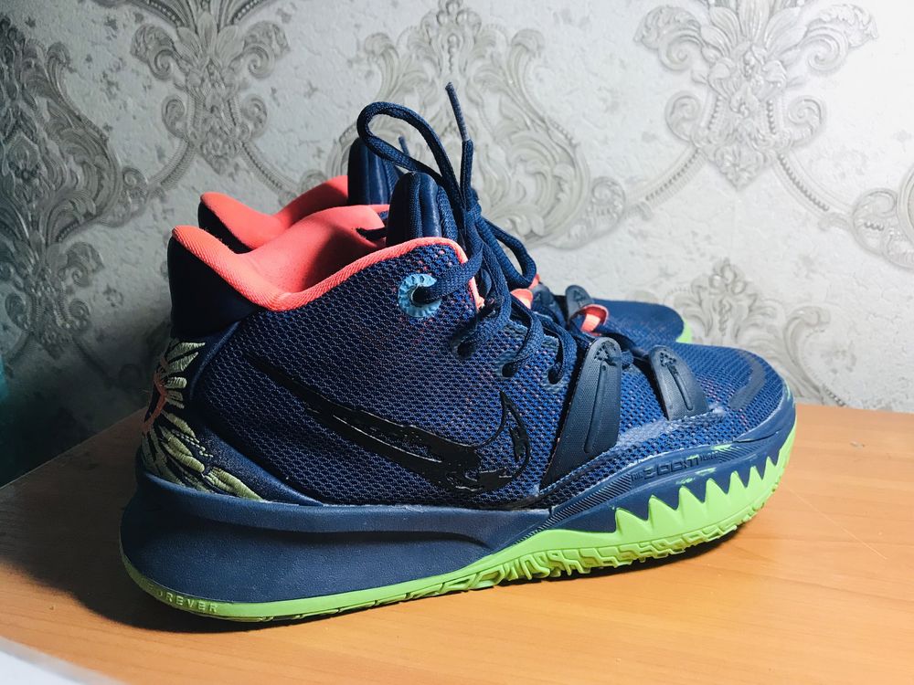 Продается KYRIE 7