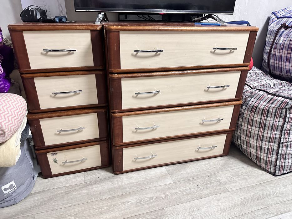 Продам комод и 2 прикроватные тумбочки
