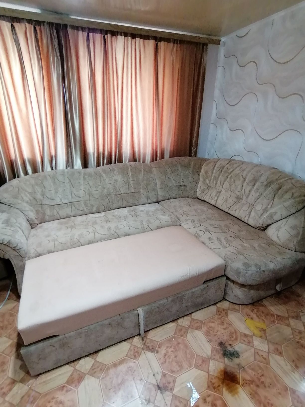 Продам диван с креслом б/у.