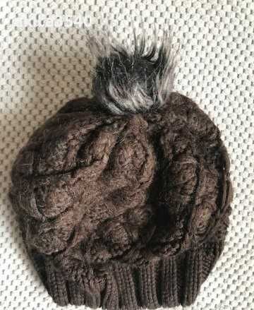 Зимна кафява шапка с пухче